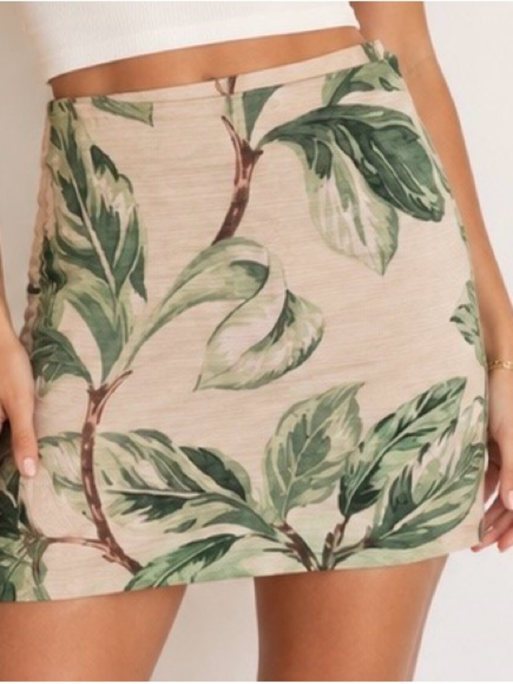 ANN TAYLOR. Tropical banana leaf mini skirt. A-line. Fully lined. Sz 4.